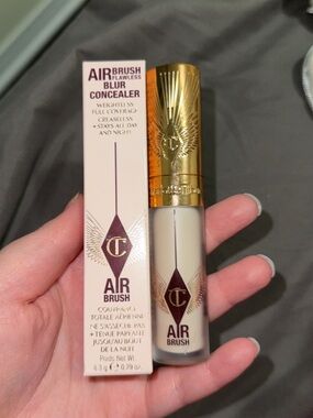 Charlotte Tilbury Airbrush Blur Concealer - Beige with Gold Cap